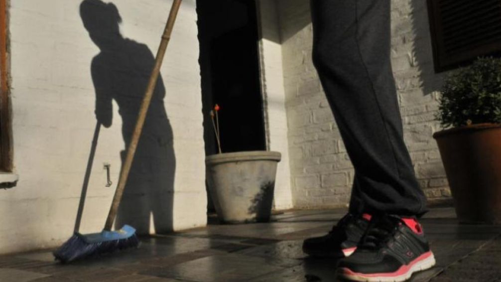 El 70% de las trabajadoras domésticas en Argentina sigue estando en negro